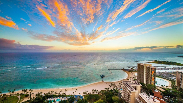 Waikiki ở Hawaii là bãi biển đẹp tại Mỹ không thể bỏ lỡ - Ảnh: Titan Group