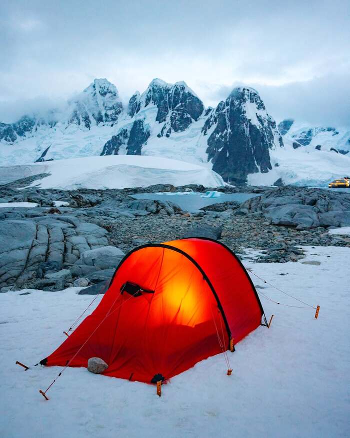 cắm trại trên bán đảo Antarctic Nam Cực