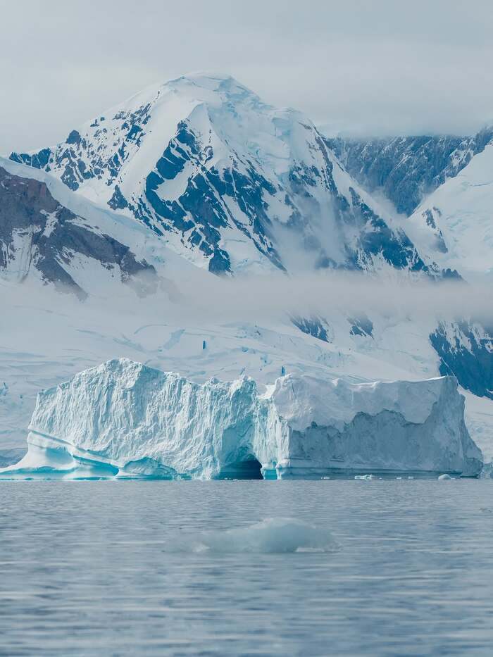 bán đảo Antarctic Nam Cực nổi tiếng với cảnh quan băng tuyết ấn tượng