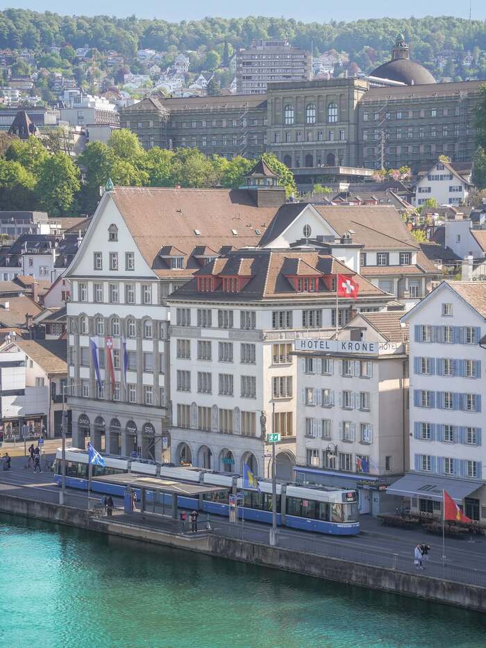 Phương tiện di chuyển đến cầu Untertor Brucke Thụy Sĩ là xe điện
