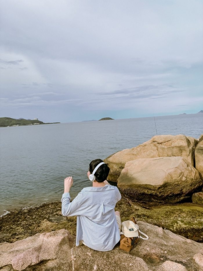 Hòn Đỏ Nha Trang cách bờ biển chỉ vài trăm mét