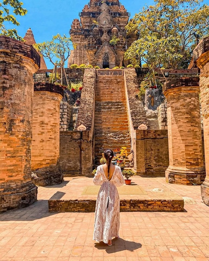 Tháp Bà Ponagar cách Hòn Đỏ Nha Trang không xa