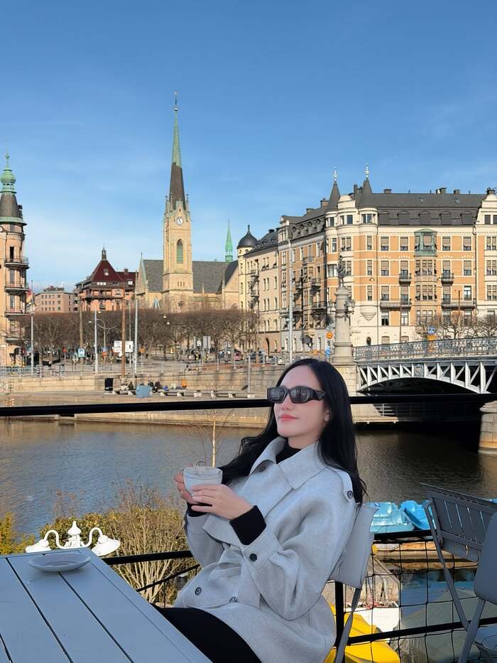 Thư giãn tại các quán cà phê ở khu phố cổ Gamla Stan Thụy Điển 