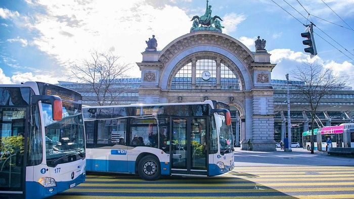 Phương tiện di chuyển đến khu phố cổ Luzern Thụy Sĩ là xe bus