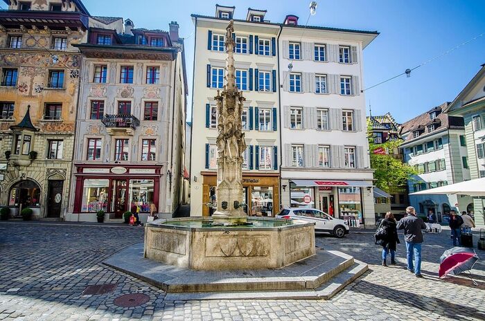 Đi dạo khám phá khu phố cổ Luzern Thụy Sĩ 