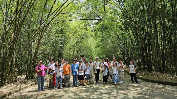 Làng tre Phú An Bình Dương thu hút cả các bạn nhỏ ghé thăm