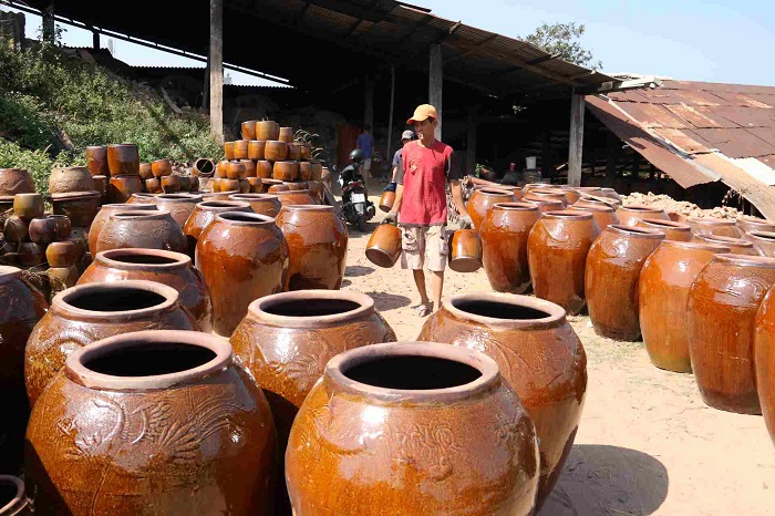Lò lu Đại Hưng hàng trăm năm tuổi gần Làng tre Phú An Bình Dương