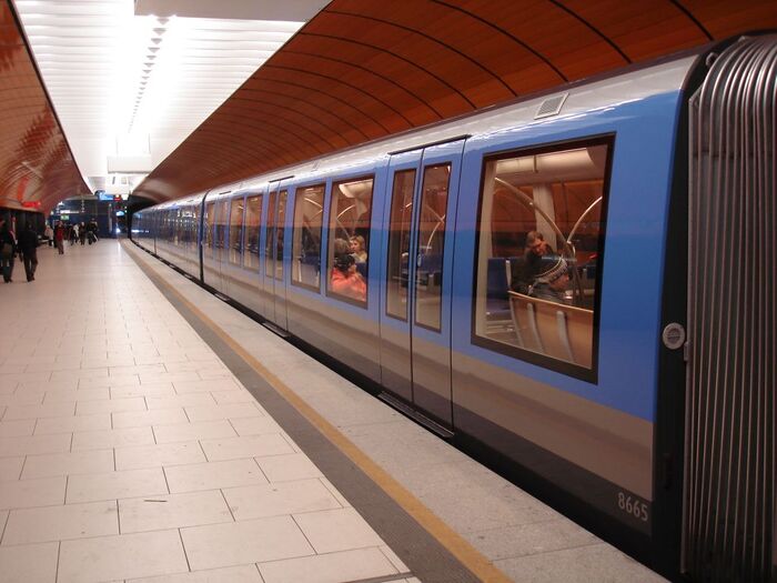 Phương tiện di chuyển đến sân vận động Allianz Arena Đức là tàu điện ngầm U-Bahn