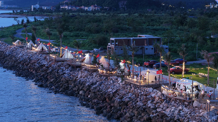 SOL Camping Hải Phòng lung linh lúc đêm về