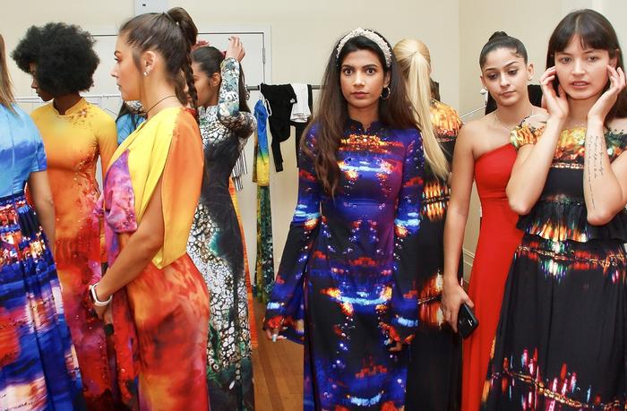 New York Couture Fashion Week: Hoa hậu, siêu mẫu quốc tế casting show của NTK Việt ảnh 6
