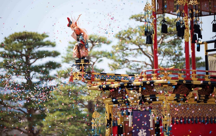 Lễ hội Takayama được xếp hạng là một trong ba lễ hội đẹp nhất của Nhật Bản cùng với Gion Matsuri của Kyoto và Chichibu Yomatsuri. 