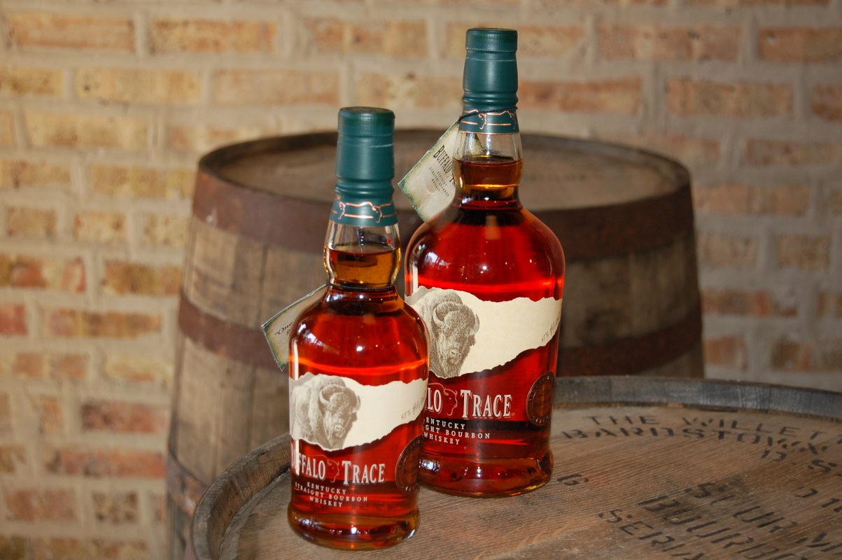 8 loại rượu Whisky hảo hạng này sẽ giúp cho bữa tiệc quanh lửa trại thêm hoàn hào