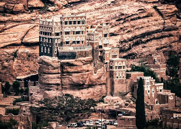 Cung điện đá Dar al-Hajar ngoạn mục ở Yemen tựa như ở một thế giới khác