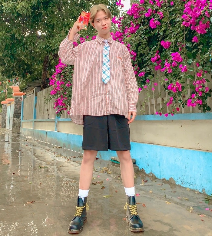 Mix đồ chụp ảnh đẹp với áo sơ mi và quần short 