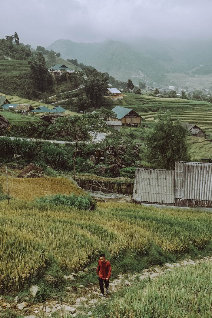 The simple beauty of the huts, wooden houses beside the fields or at the foot of the mountain. Photo: travel mag