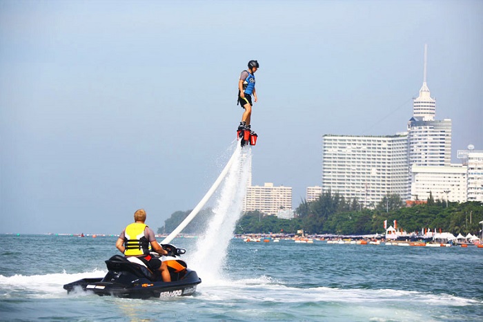 môn thể thao dưới nước ở Pattaya flyboarding