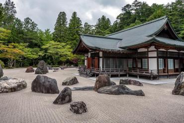 Khám phá ngọn núi thiêng có 117 ngôi đền ở Nhật Bản