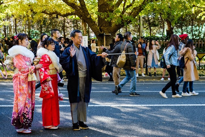 Ghé Meiji-jingu Gaien, trải nghiệm lễ hội Gaien Ginkgo. Ảnh: Living Nomads