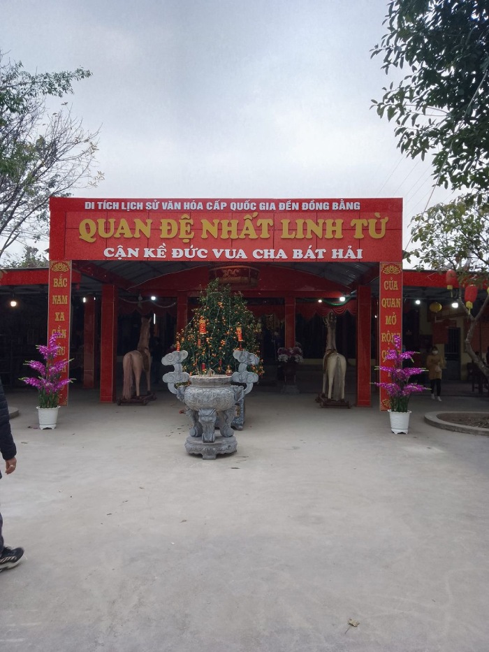 Gian thờ quan Đệ nhất của đền thờ Vua Cha Bát Hải Thái Bình