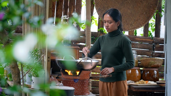 hái nấm Đà Lạt mùa mưa và chế biến nấm thành món ăn ngon