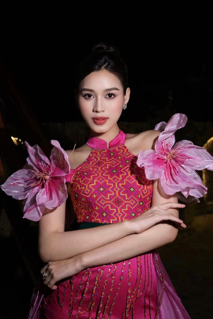 Hoa hậu Đỗ Hà khám phá Thanh Hoá 