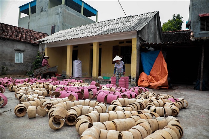 Nghề làm trống tại làng nghề làm đồ chơi Trung thu Yên Mỹ Hưng Yên cũng đã tồn tại hàng chục năm