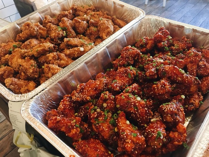 Coreanos là một trong những quán gà ngon nhất Massachusetts nổi tiếng với các món sườn và cánh gà