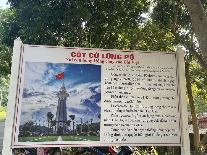 Cột cờ Lũng Pô Lào Cai – nơi con sông Hồng chảy vào đất Việt