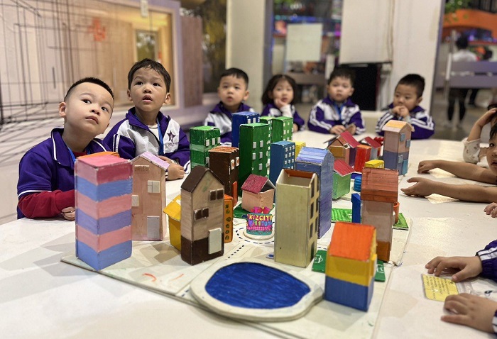 Các bé được tha hồ vui chơi và học hỏi nhiều điều thú vị tại Khu vui chơi hướng nghiệp cho bé ở Hà Nội này