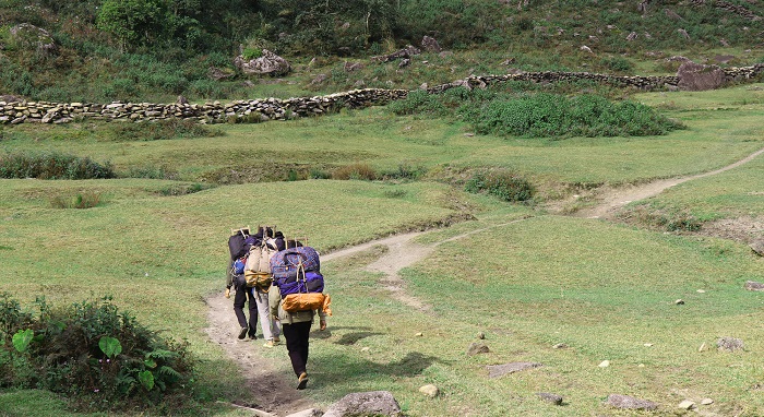 Bạn có thể xuất phát từ phía bản Sàng Mà Pho để trekking đường cổ Pavi Lai Châu