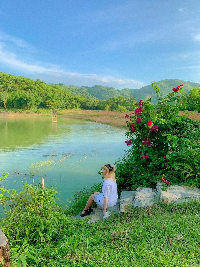 Hồ Dụ Hòa Bình chinh phục mọi du khách thập phương