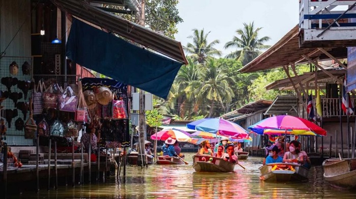 khu chợ nổi đông đúc nhất ở Bangkok