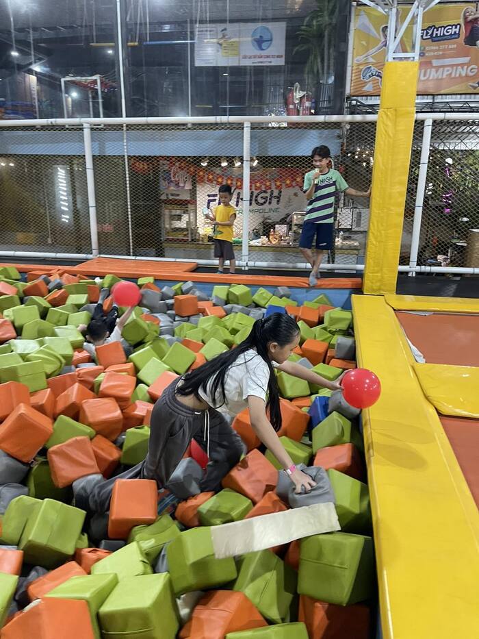 khu vui chơi trẻ em ở An Giang Flyhigh Trampoline Park Vietnam