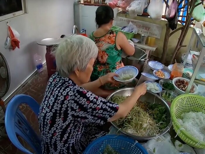 Quán bún nước lèo ngon nổi tiếng ở Sóc Trăng - Quán bún nước lèo Cây Nhãn