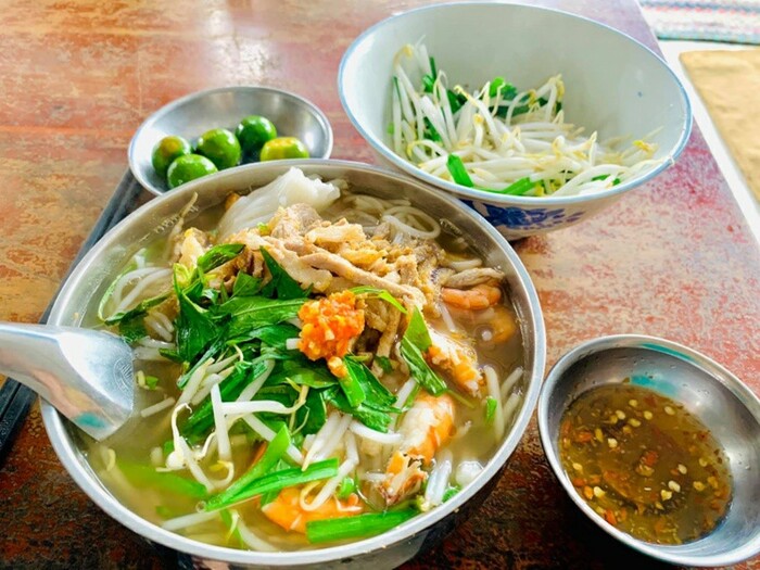 Quán bún nước lèo nổi tiếng ở Sóc Trăng - Quán bún nước lèo Bà Xím