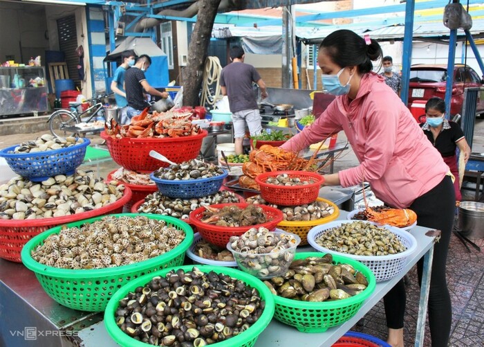 Ốc Oanh là quán ốc ngon ở Sài Gòn lọt vào cẩm nang Michelin 