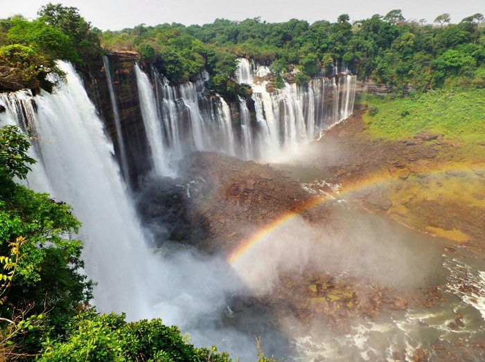 Thác Kalandula nằm trên Sông Lucala ở tỉnh Malanje và là một trong những thác nước đẹp nhất châu Ph