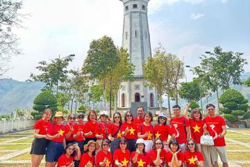 Cột cờ Lũng Pô Lào Cai: Nơi bắt đầu của sông Hồng chảy vào đất Việt