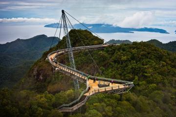 Dạo bộ qua Cầu Langkawi Sky ở Malaysia, tận hưởng cảm giác ‘bay’ trên khu rừng nhiệt đới