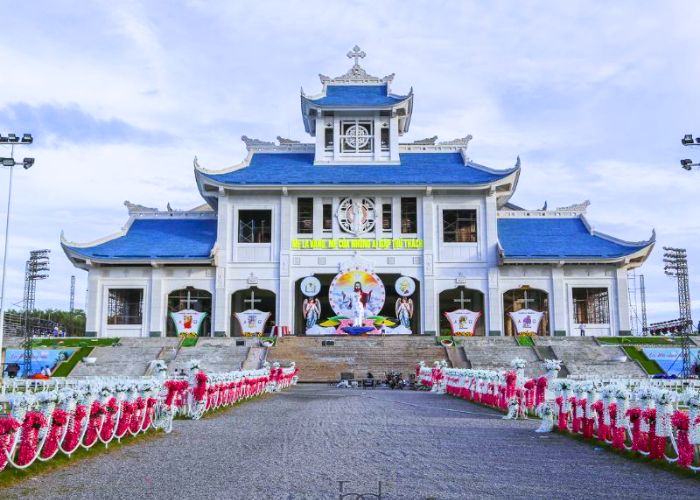 Hành hương về thánh địa La Vang - một điểm du lịch nổi tiếng ở Quảng Trị 