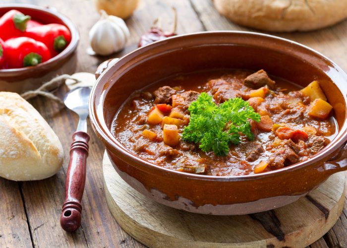 Ẩm thực Đông Âu khá đa dạng với các món súp, món hầm 