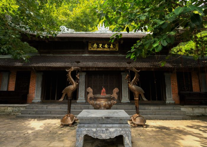 Đền Suối Tiên Tràng An là nơi thờ thủy thần Thánh Quý Minh Đại Vương