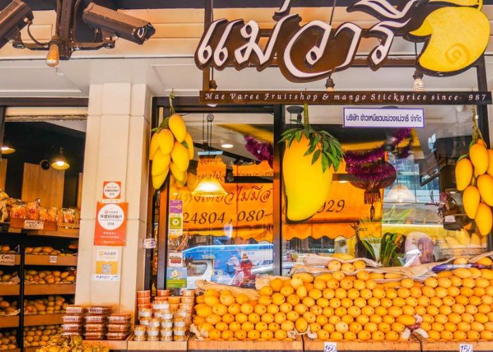 Quán xôi xoài ngon tại Thái Lan Mae Varee với cửa hàng vô cùng bắt mắt