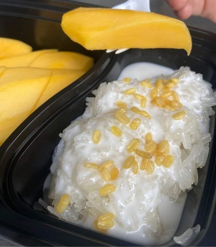 Quán xôi xoài ngon tại Thái Lan Pa Lek – Pa Yai chỉ bán vào mùa xoài chín