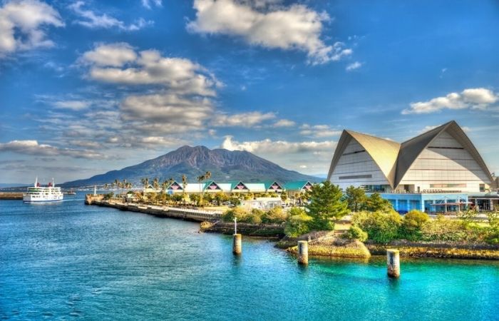 Kagoshima nổi tiếng với ngọn núi lửa Sakurajima vẫn đang hoạt động