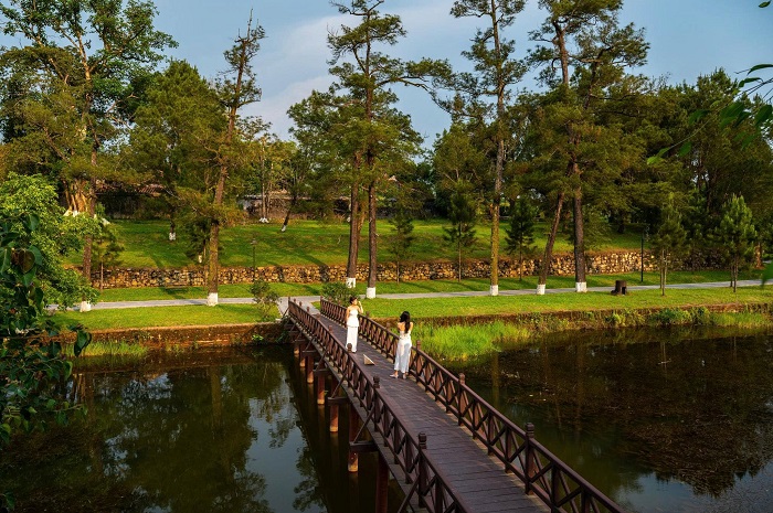 Giá vé điểm du lịch Huế không gian đầy thơ mộng trong Lăng vua Gia Long