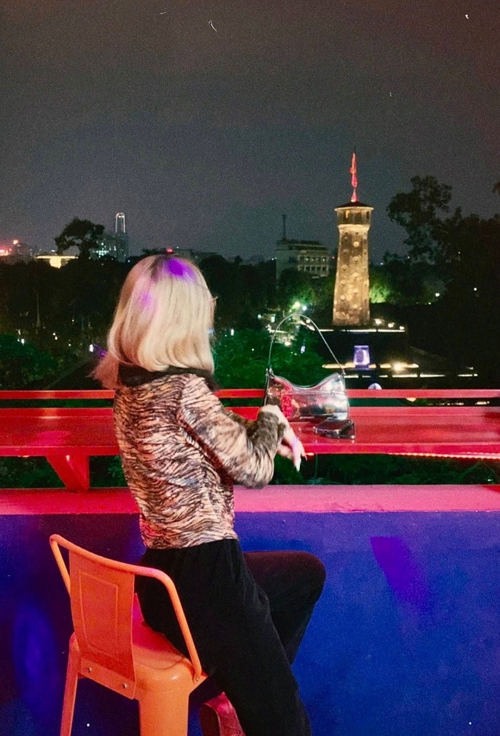 Buổi tối cũng quá đỗi lung linh tại quán cà phê chụp ảnh mùa thu Hà Nội