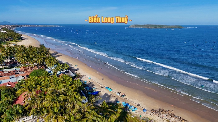 Bãi biển Long Thủy cách không quá xa thác Vực Hòm Đắk Lắk
