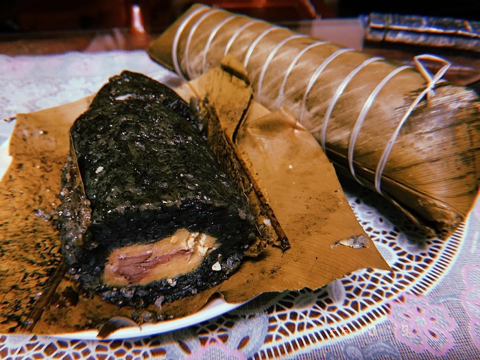 Bánh chưng đen Tây Bắc có lớp nếp màu đen đặc trưng