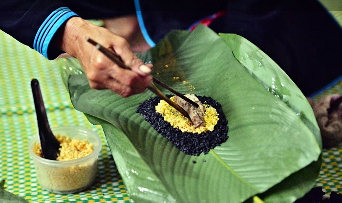 Cách thưởng thức bánh chưng đen Tây Bắc